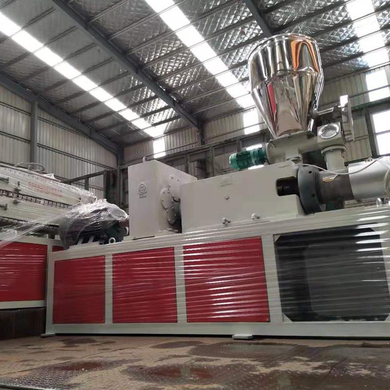 中小型企業(yè)如何選擇塑料管材設備